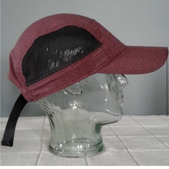 Lululemon surge run hat pebbleshire fireside red. - Picture 5 of 15